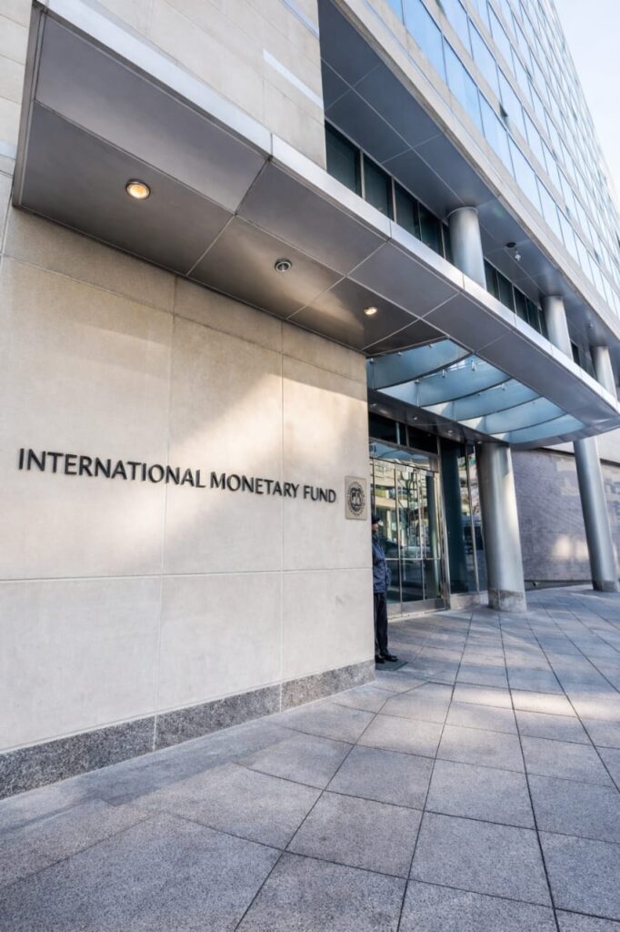 Fachada do prédio do FMI em Washington 